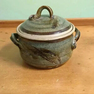 💖HOST  PICK😍Casserole dish with lid by Farmhouse Pottery
